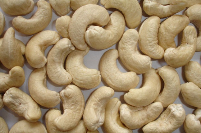 Broken kernel cashew nut